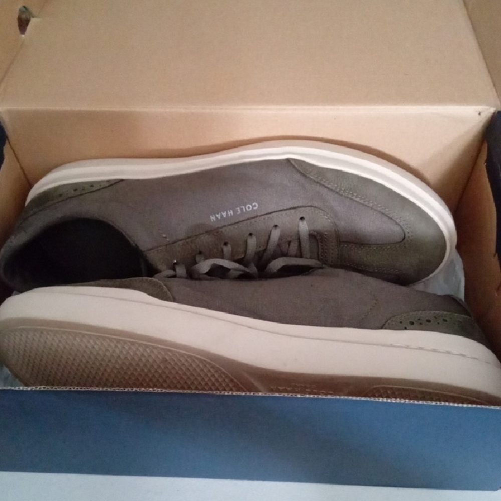 Cole Haan Green Sneakers Sleek Low-Top Design